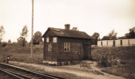 "Zabudowania stacji w Suwałkach", 08. 1983. Fot. Marek Moczulski. Numer...